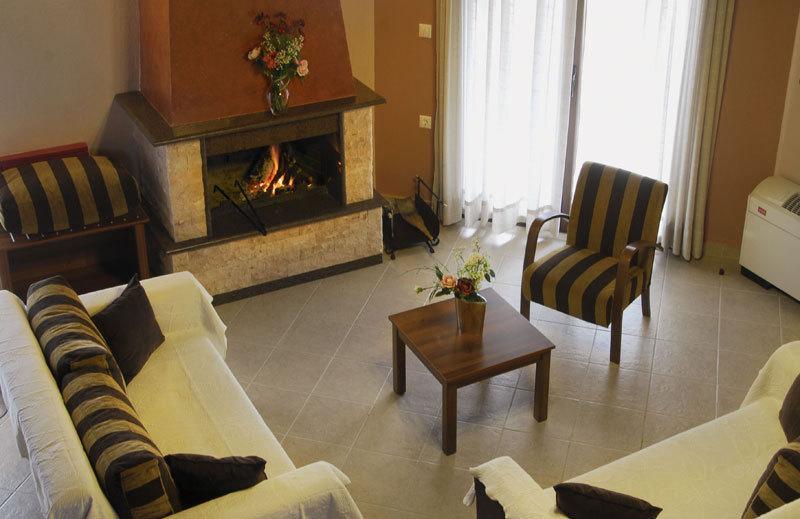 Karyon Apartments Kariófiton Екстериор снимка